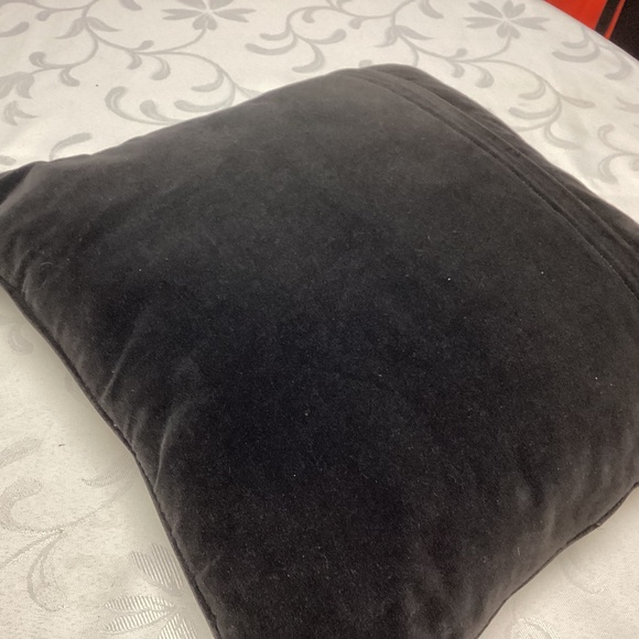 VTG   Needlepoint Pillow  Petit  point  FLORAL x🥰14” by 14” - Picture 3 of 13